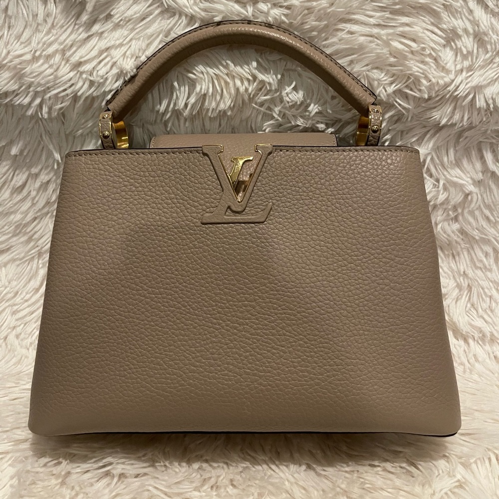 🎉🎉Host Pick 🎉🎉LV Capucines BB in beautiful Galet(Bonus free LV Bandeau) 🥰